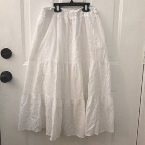 White guaze skirt.